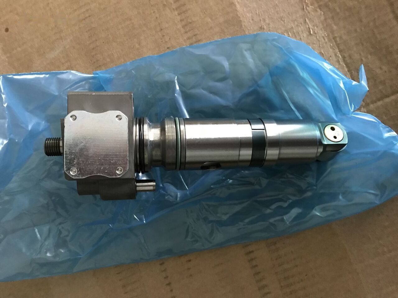 Mercedes-Benz 2018 0280746902 Mercedes-Benz AXOR-ATEGO - Injecteur pour Camion: photos 1 Mercedes-Benz 2018 0280746902 Mercedes-Benz AXOR-ATEGO - Injecteur pour Camion: photos 1