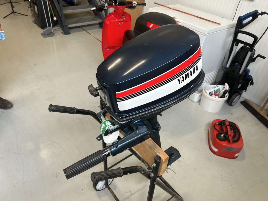 1985 Båtmotor 5 hk fra Yamaha - Outil/ Équipement: photos 1 1985 Båtmotor 5 hk fra Yamaha - Outil/ Équipement: photos 1