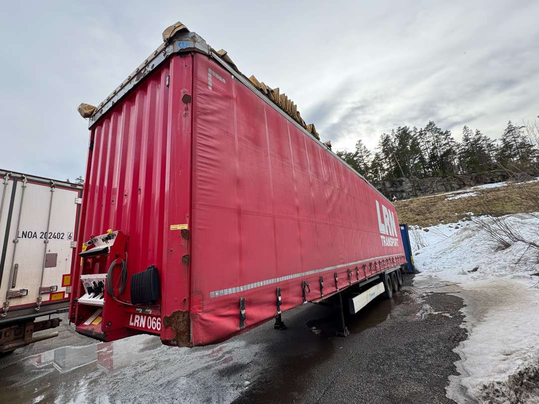 2015 KRONE Profi Liner / MEGA / Curtain / Lifting roof - Semi-remorque rideaux coulissants: photos 2 2015 KRONE Profi Liner / MEGA / Curtain / Lifting roof - Semi-remorque rideaux coulissants: photos 2