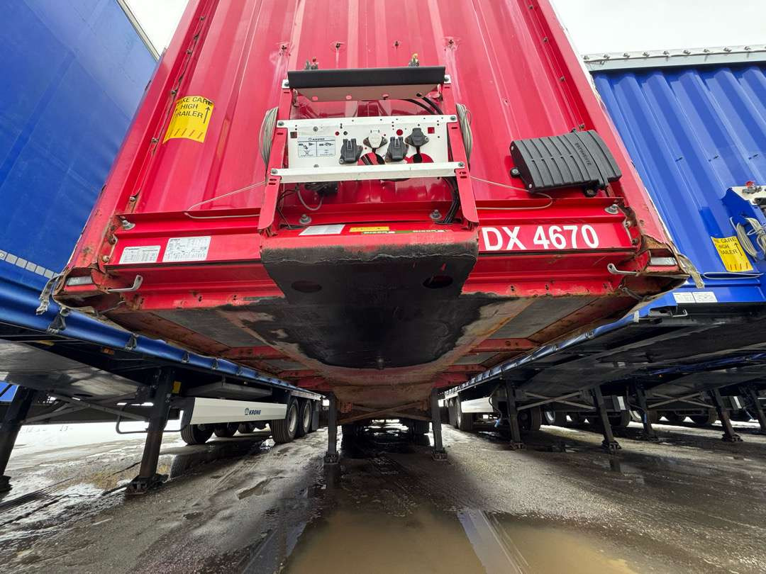 2015 KRONE Profi Liner / MEGA / Curtain / Lifting roof - Semi-remorque rideaux coulissants: photos 4 2015 KRONE Profi Liner / MEGA / Curtain / Lifting roof - Semi-remorque rideaux coulissants: photos 4