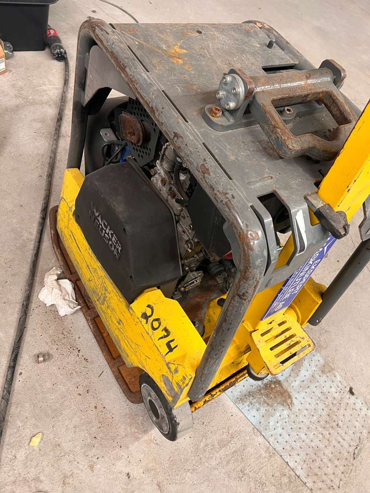 Wacker Neuson 1B30-2 vibroplate 1B30-2 (rep.-objekt) - Outil/ Équipement: photos 1 Wacker Neuson 1B30-2 vibroplate 1B30-2 (rep.-objekt) - Outil/ Équipement: photos 1