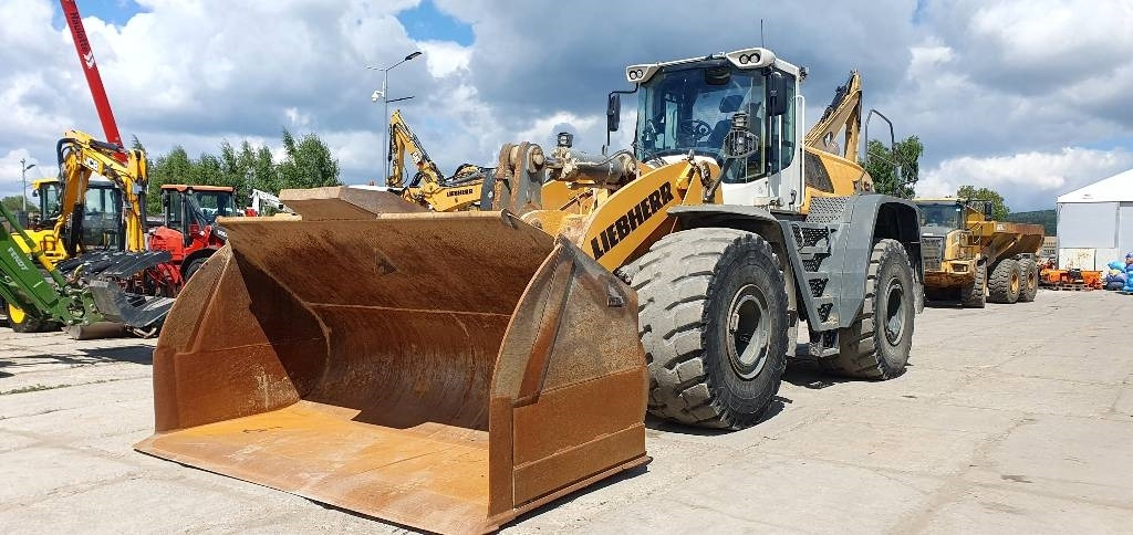 Liebherr L 586 - Chargeuse sur pneus: photos 1 Liebherr L 586 - Chargeuse sur pneus: photos 1