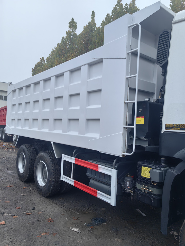 SINOTRUCK HOWO - Camion benne: photos 3 SINOTRUCK HOWO - Camion benne: photos 3