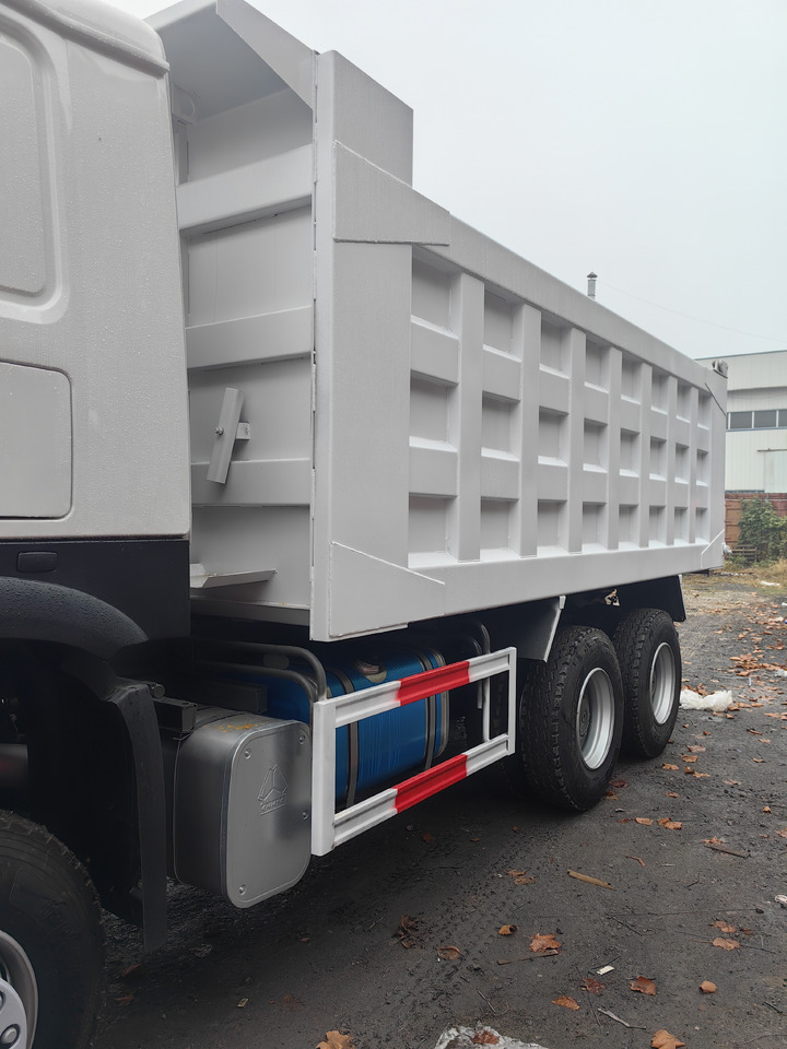 SINOTRUCK HOWO - Camion benne: photos 4 SINOTRUCK HOWO - Camion benne: photos 4