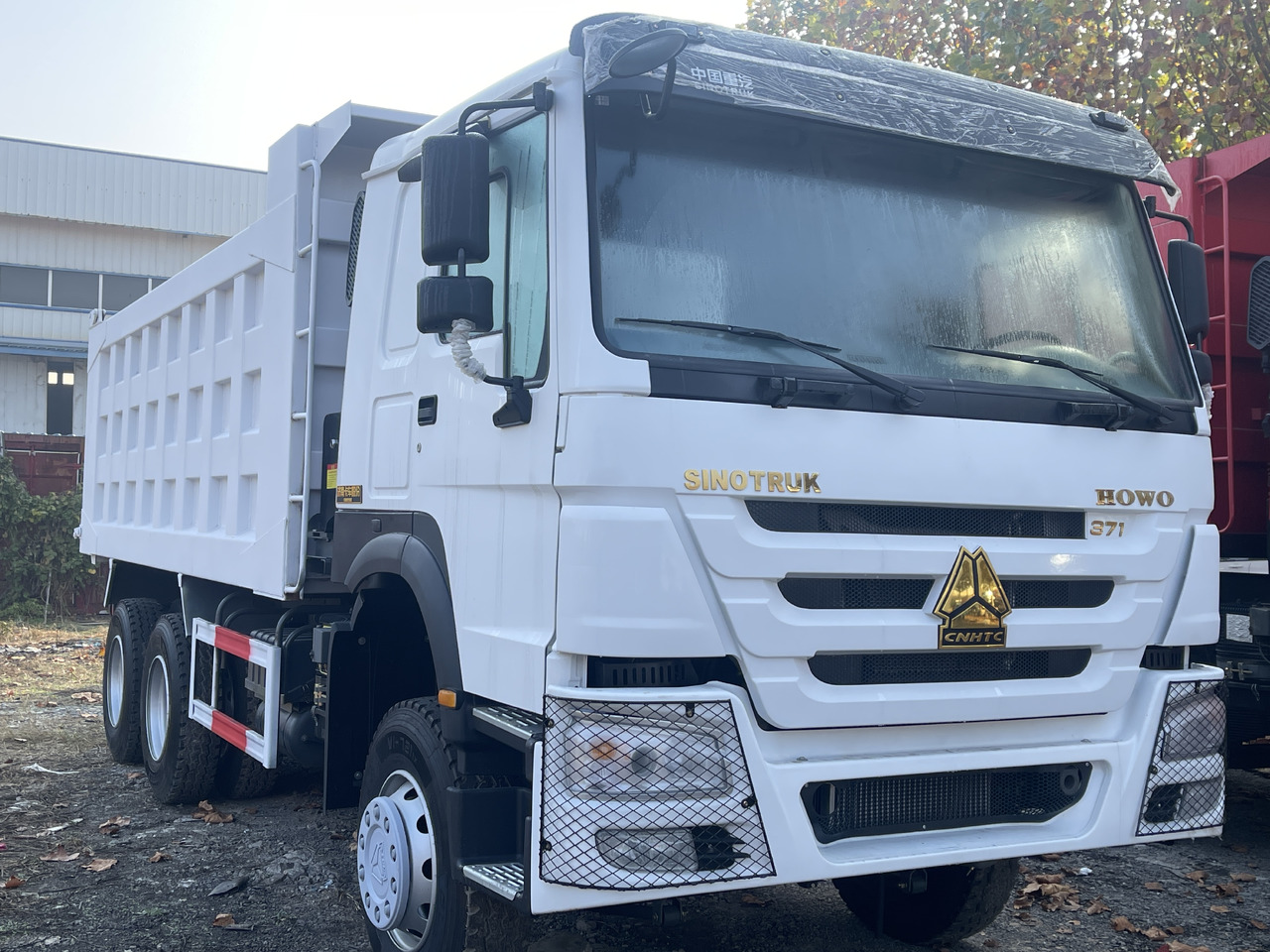 SINOTRUCK HOWO - Camion benne: photos 1 SINOTRUCK HOWO - Camion benne: photos 1