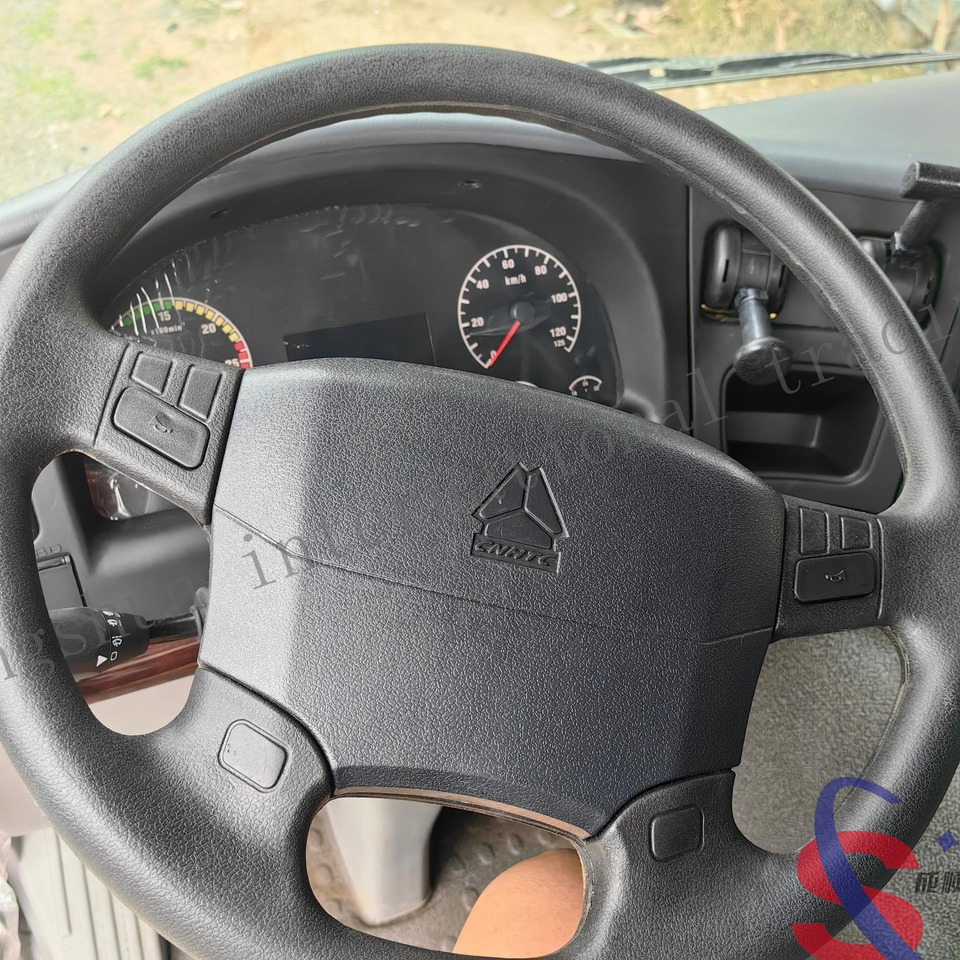 SINOTRUK HOWO HOWO 371HP - Camion porte-conteneur/ Caisse mobile: photos 3 SINOTRUK HOWO HOWO 371HP - Camion porte-conteneur/ Caisse mobile: photos 3