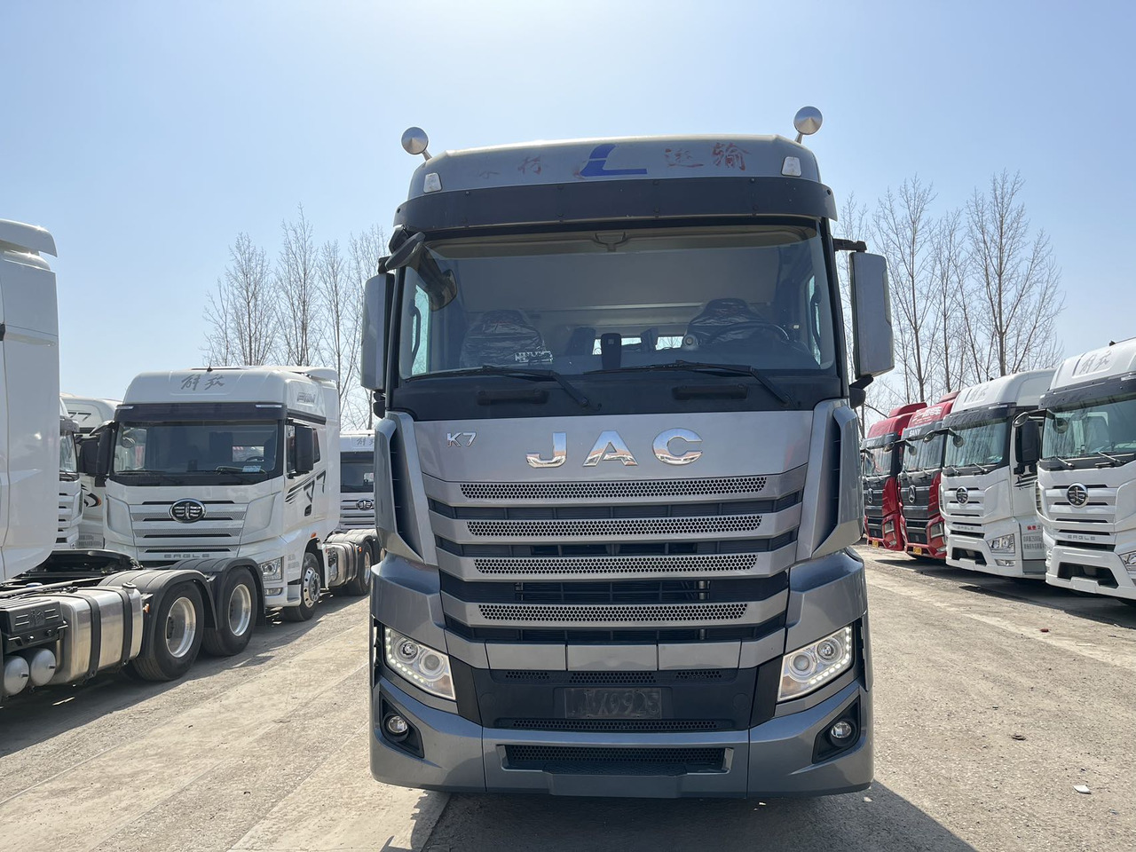 JAC - Tracteur routier: photos 1 JAC - Tracteur routier: photos 1