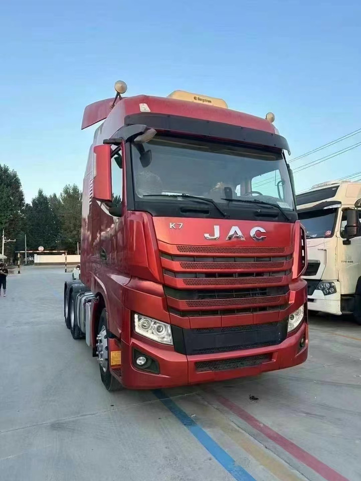 JAC K7 - Tracteur routier: photos 3 JAC K7 - Tracteur routier: photos 3