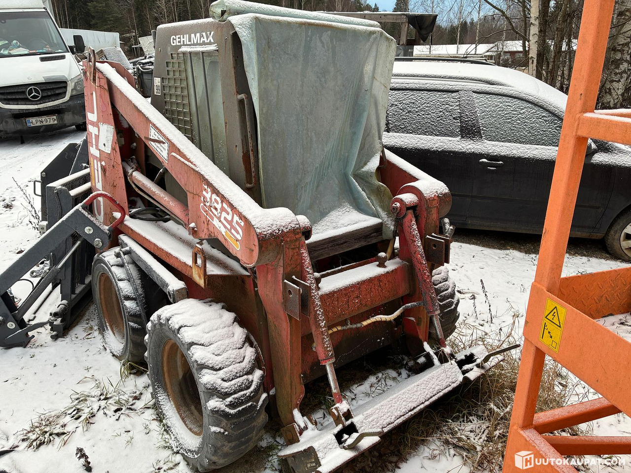 Gehl 3825 loader, Pälkäne - Mini chargeuse: photos 2 Gehl 3825 loader, Pälkäne - Mini chargeuse: photos 2