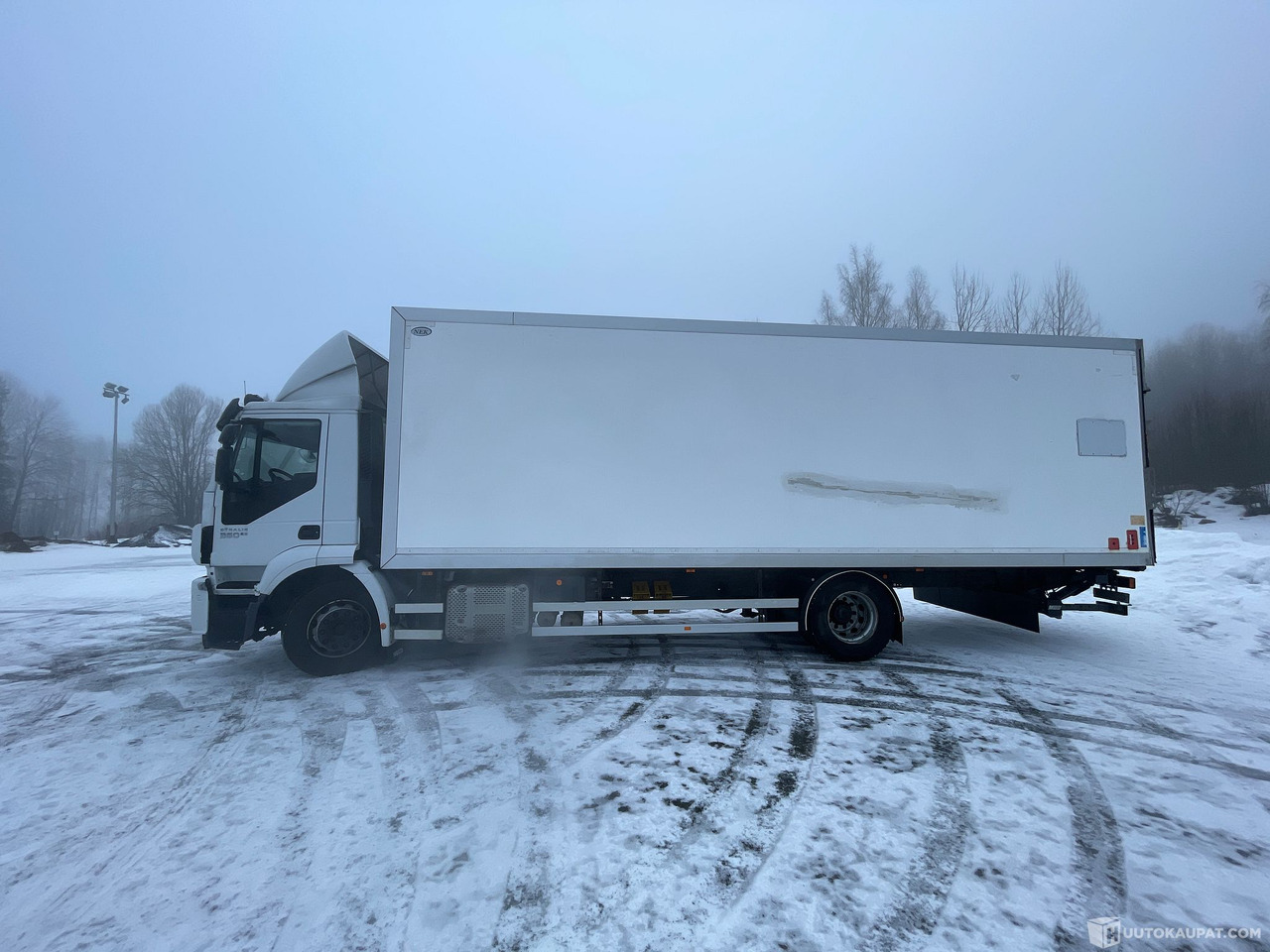 Iveco Stralis, 2015 Umpikori Kuorma-auto, Hämeenlinna - Camion fourgon: photos 1 Iveco Stralis, 2015 Umpikori Kuorma-auto, Hämeenlinna - Camion fourgon: photos 1
