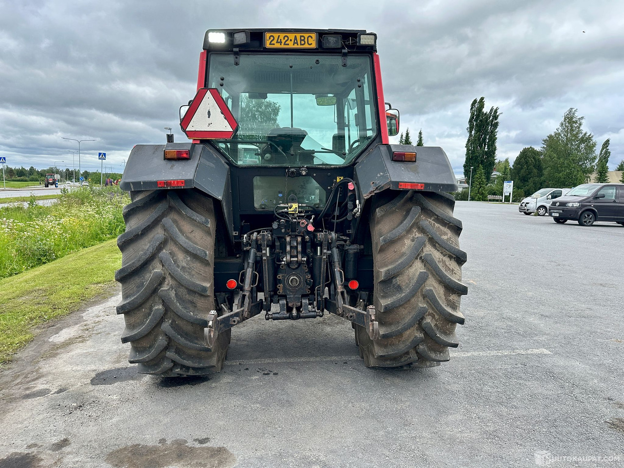 Valtra 8550 traktori PTO etunostolaitteella vm 2001, Seinäjoki - Machine agricole: photos 5 Valtra 8550 traktori PTO etunostolaitteella vm 2001, Seinäjoki - Machine agricole: photos 5