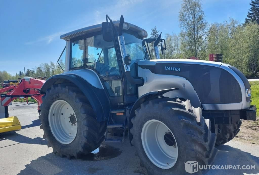 Valtra M 120 E, VAIN 2932 h, Okraspecial, 2004, Kokkola - Machine agricole: photos 2 Valtra M 120 E, VAIN 2932 h, Okraspecial, 2004, Kokkola - Machine agricole: photos 2