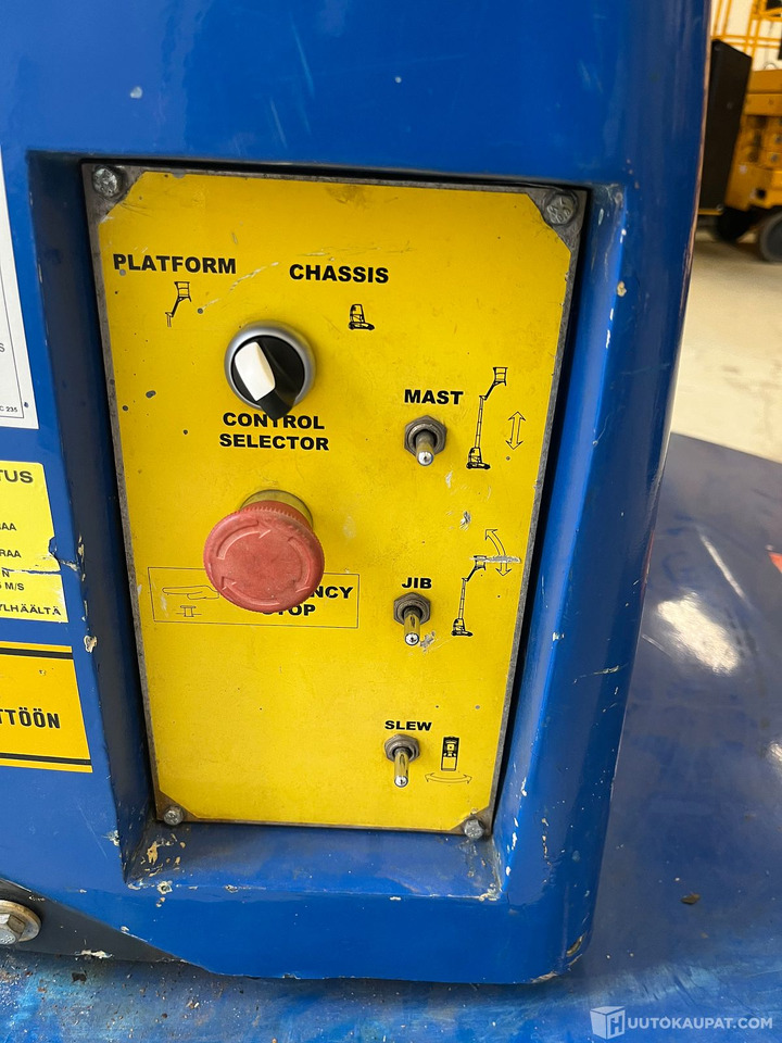 UpRight MB 26, 2002 Kuukulkija, Vantaa - Nacelle à mât vertical: photos 5 UpRight MB 26, 2002 Kuukulkija, Vantaa - Nacelle à mât vertical: photos 5