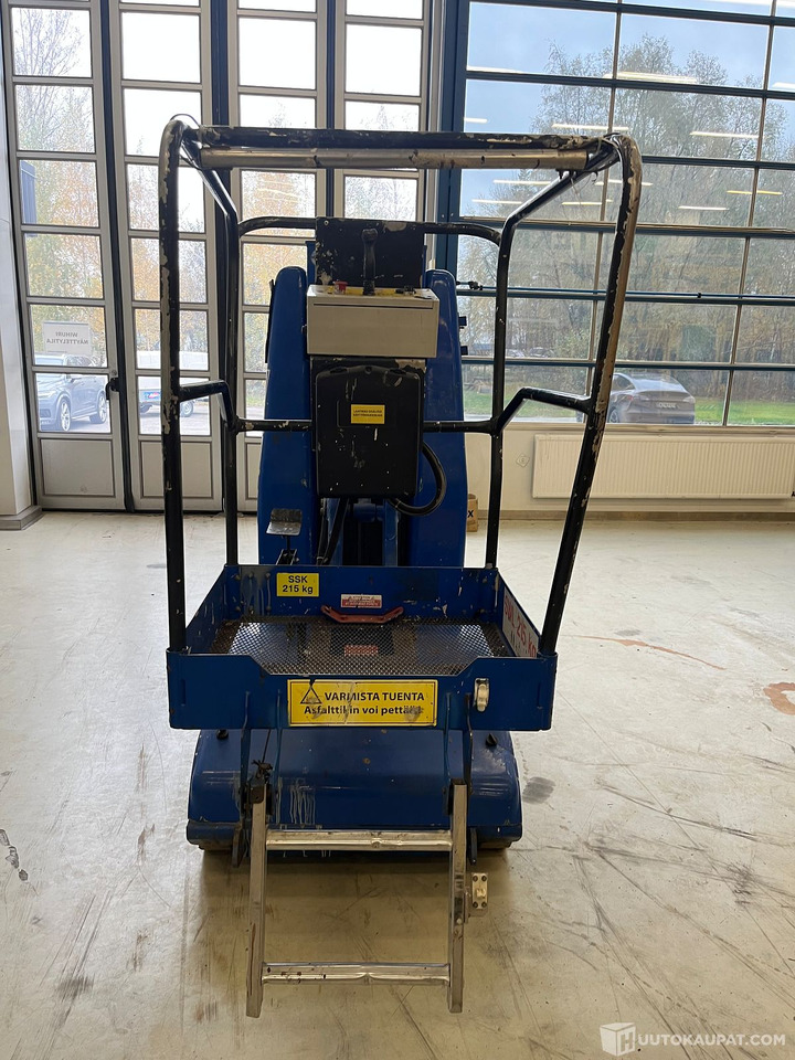 UpRight MB 26, 2002 Kuukulkija, Vantaa - Nacelle à mât vertical: photos 3 UpRight MB 26, 2002 Kuukulkija, Vantaa - Nacelle à mât vertical: photos 3