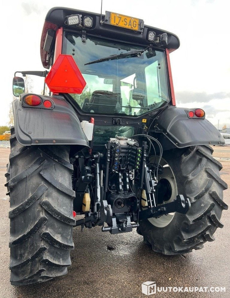 Crédit-bail de Valtra N121 Advance with front loader, 2007, 9,900 h, Ylivieska Valtra N121 Advance with front loader, 2007, 9,900 h, Ylivieska: photos 16 Crédit-bail de Valtra N121 Advance with front loader, 2007, 9,900 h, Ylivieska Valtra N121 Advance with front loader, 2007, 9,900 h, Ylivieska: photos 16