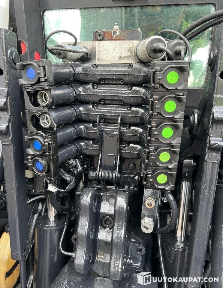 Crédit-bail de Valtra N121 Advance with front loader, 2007, 9,900 h, Ylivieska Valtra N121 Advance with front loader, 2007, 9,900 h, Ylivieska: photos 18 Crédit-bail de Valtra N121 Advance with front loader, 2007, 9,900 h, Ylivieska Valtra N121 Advance with front loader, 2007, 9,900 h, Ylivieska: photos 18