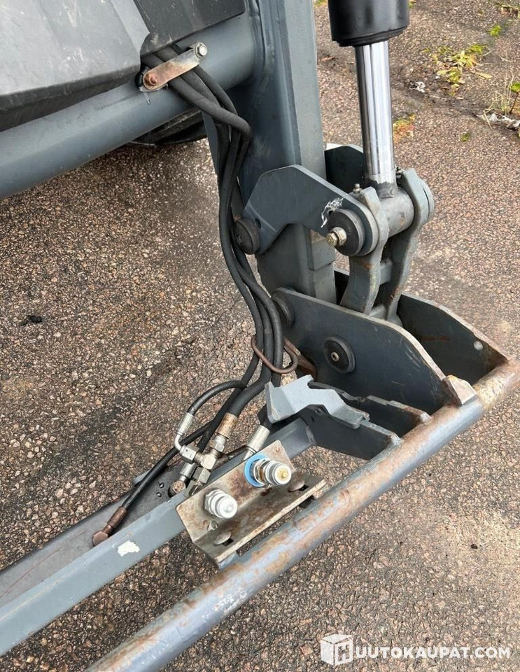 Crédit-bail de Valtra N121 Advance with front loader, 2007, 9,900 h, Ylivieska Valtra N121 Advance with front loader, 2007, 9,900 h, Ylivieska: photos 14 Crédit-bail de Valtra N121 Advance with front loader, 2007, 9,900 h, Ylivieska Valtra N121 Advance with front loader, 2007, 9,900 h, Ylivieska: photos 14