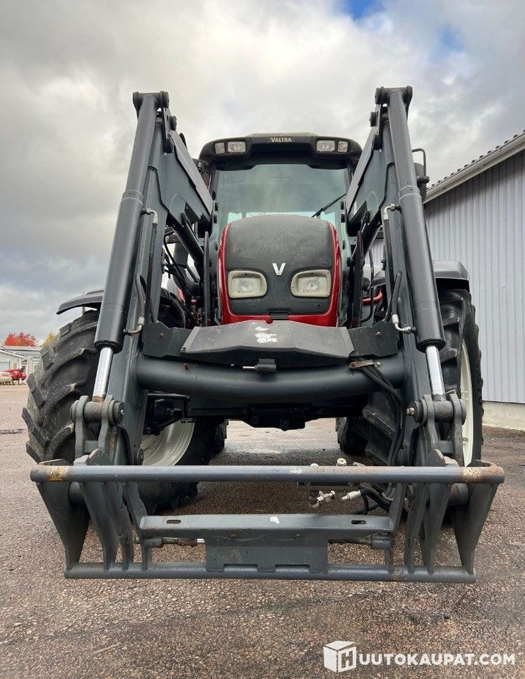 Crédit-bail de Valtra N121 Advance with front loader, 2007, 9,900 h, Ylivieska Valtra N121 Advance with front loader, 2007, 9,900 h, Ylivieska: photos 6 Crédit-bail de Valtra N121 Advance with front loader, 2007, 9,900 h, Ylivieska Valtra N121 Advance with front loader, 2007, 9,900 h, Ylivieska: photos 6