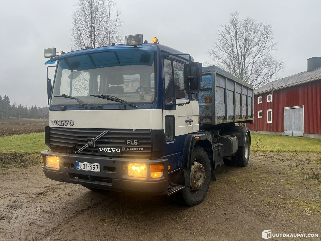 Volvo FL618 swap-body truck with two platforms, 1992, Hämeenlinna - Camion porte-conteneur/ Caisse mobile: photos 1 Volvo FL618 swap-body truck with two platforms, 1992, Hämeenlinna - Camion porte-conteneur/ Caisse mobile: photos 1