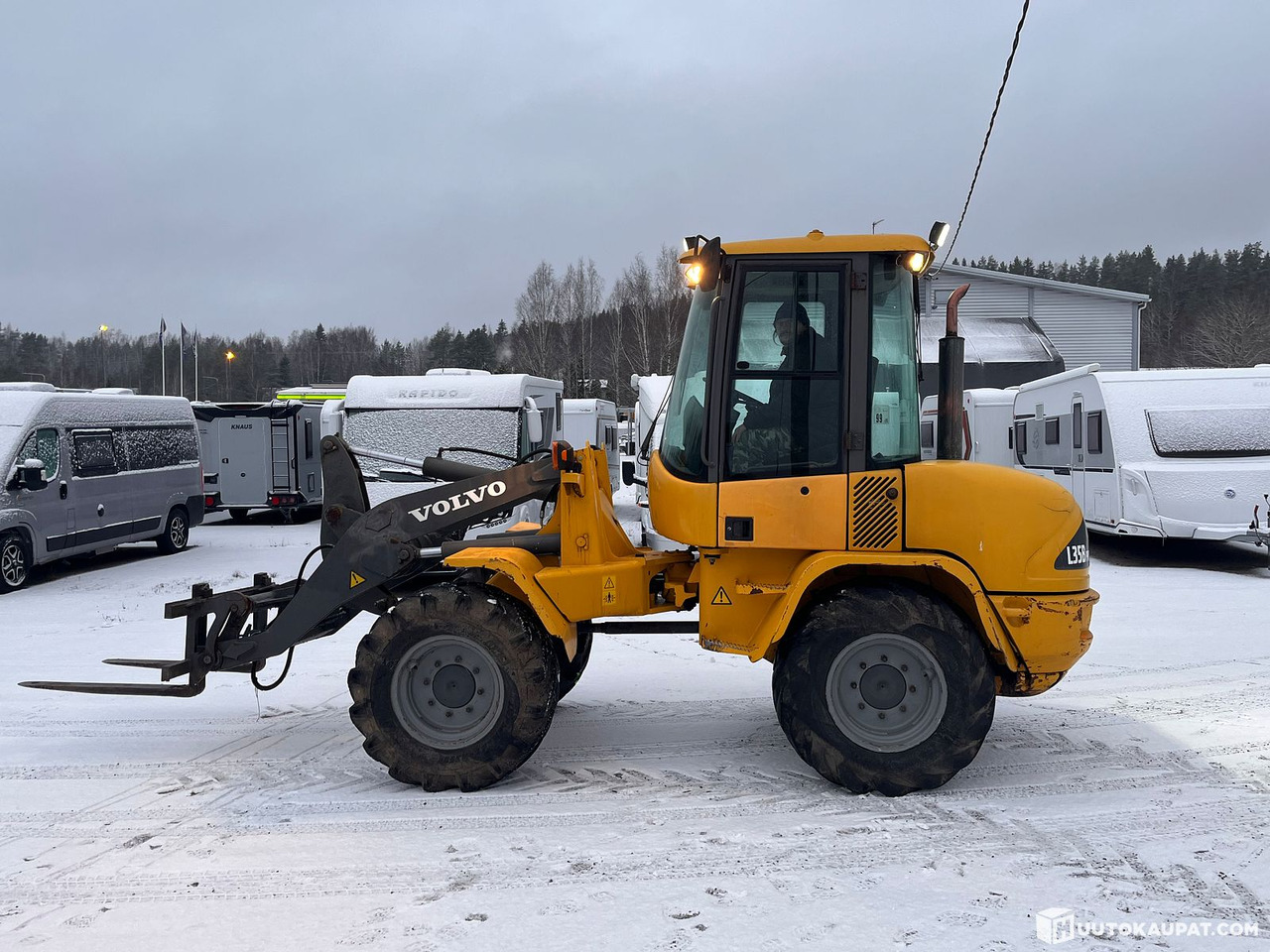Volvo L35B Pro, pyöräkuormaaja avattavalla kauhalla ja piikeillä, 2005, Vihti - Chargeuse sur pneus: photos 1 Volvo L35B Pro, pyöräkuormaaja avattavalla kauhalla ja piikeillä, 2005, Vihti - Chargeuse sur pneus: photos 1
