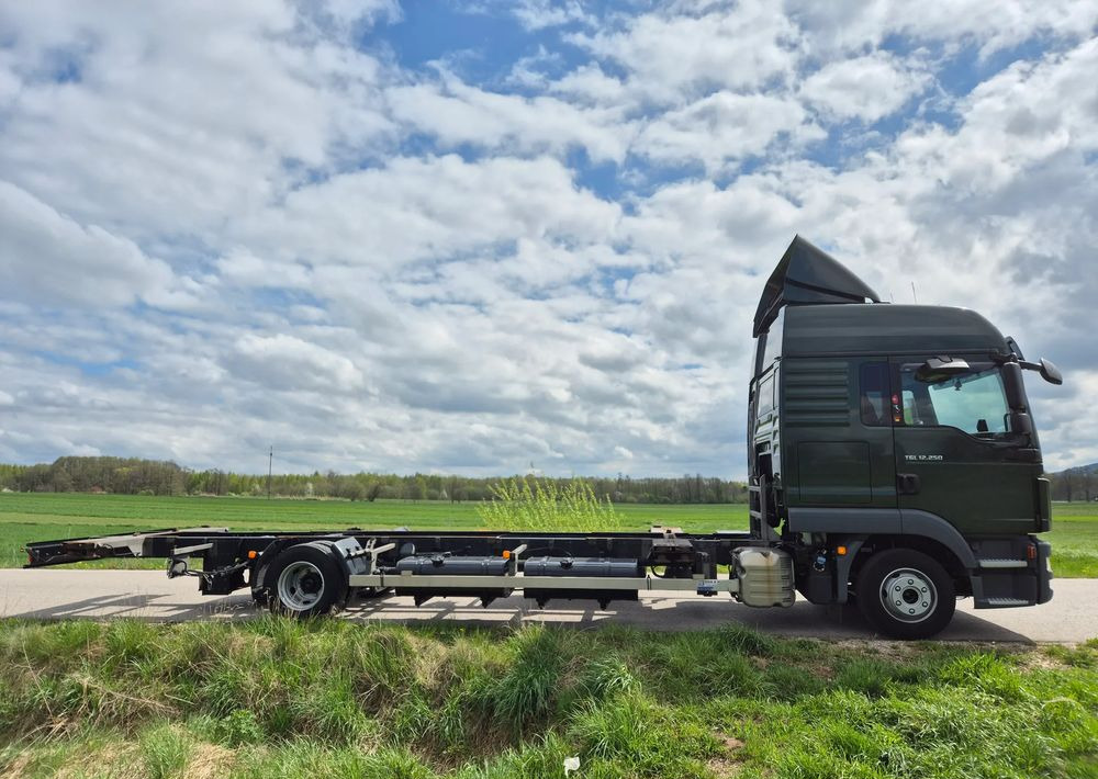 Camion à rideaux coulissants MAN TGL 12.250 GLOB UNIKAT z Niemiec BDF firanka / AUTOMAT HAK / EURO 6 / BDF 7.40 wysoki / MICHELIN 80%: photos 9