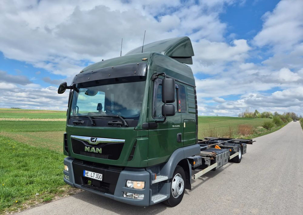 Camion à rideaux coulissants MAN TGL 12.250 GLOB UNIKAT z Niemiec BDF firanka / AUTOMAT HAK / EURO 6 / BDF 7.40 wysoki / MICHELIN 80%: photos 12