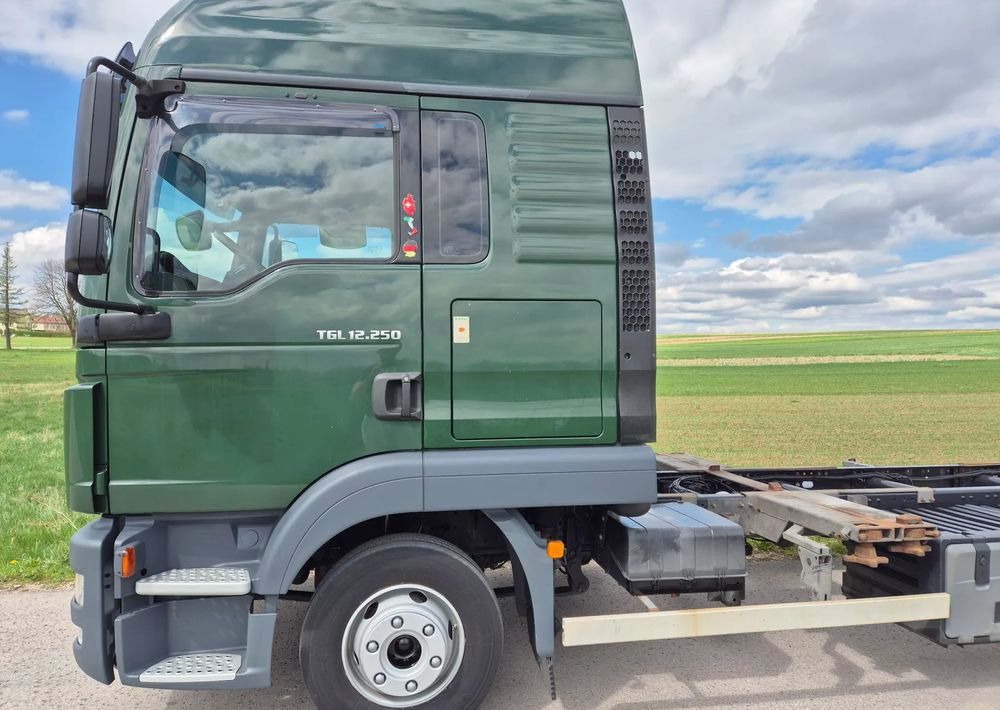 Camion à rideaux coulissants MAN TGL 12.250 GLOB UNIKAT z Niemiec BDF firanka / AUTOMAT HAK / EURO 6 / BDF 7.40 wysoki / MICHELIN 80%: photos 11