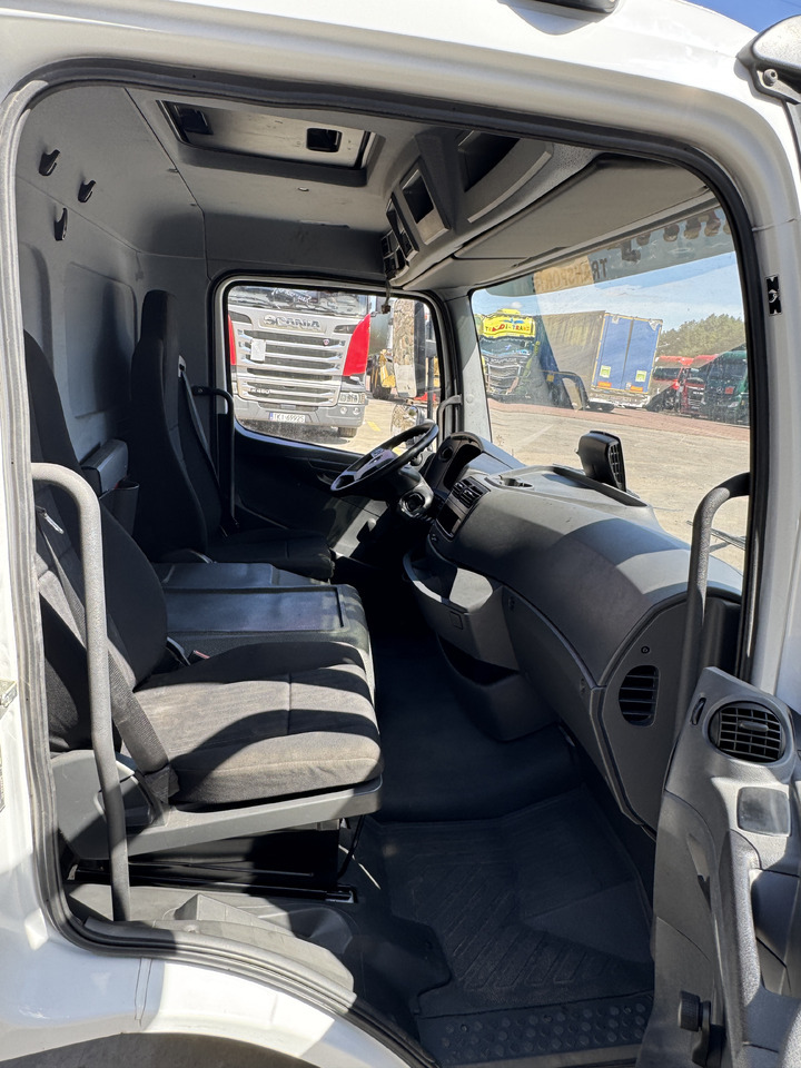 Cabine Mercedes Atego III: photos 11 Cabine Mercedes Atego III: photos 11