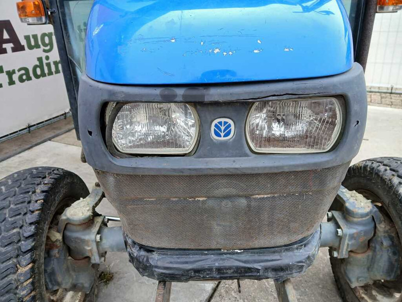 New Holland TC 27 - Tracteur agricole: photos 5 New Holland TC 27 - Tracteur agricole: photos 5