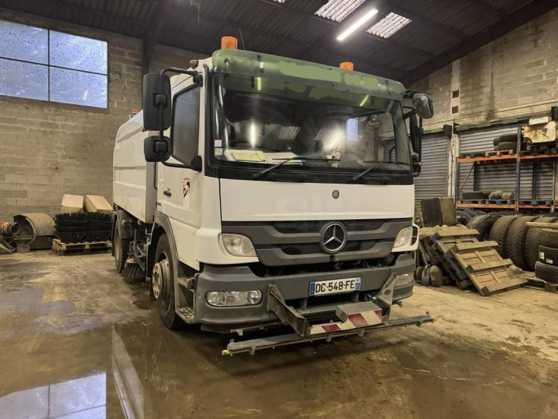 Mercedes Atego 1524 - Balayeuse de voirie: photos 1 Mercedes Atego 1524 - Balayeuse de voirie: photos 1