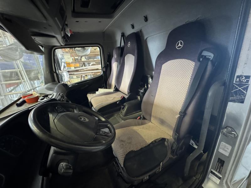 Camion fourgon Mercedes Atego: photos 9