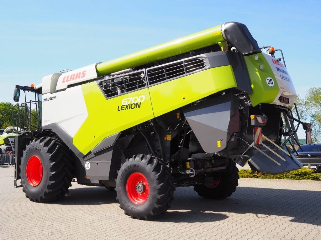 Claas Lexion 6700 + V770 - Moissonneuse-batteuse: photos 2 Claas Lexion 6700 + V770 - Moissonneuse-batteuse: photos 2