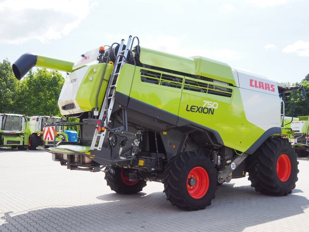 Claas Lexion 750 GPS + V930 - Moissonneuse-batteuse: photos 3 Claas Lexion 750 GPS + V930 - Moissonneuse-batteuse: photos 3