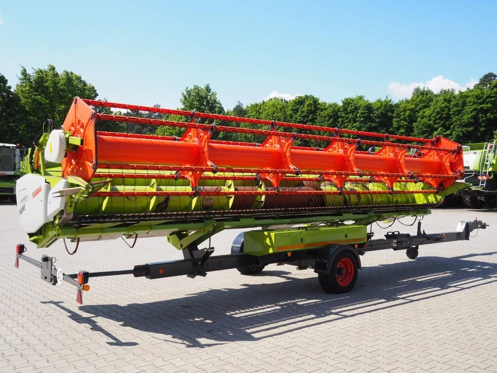 Moissonneuse-batteuse Claas Tucano 570 + V770: photos 12