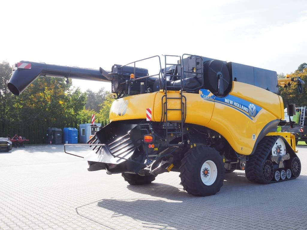 New Holland CR 9090 SmartTrax 4WD + VF 10,7 m - Moissonneuse-batteuse: photos 3 New Holland CR 9090 SmartTrax 4WD + VF 10,7 m - Moissonneuse-batteuse: photos 3