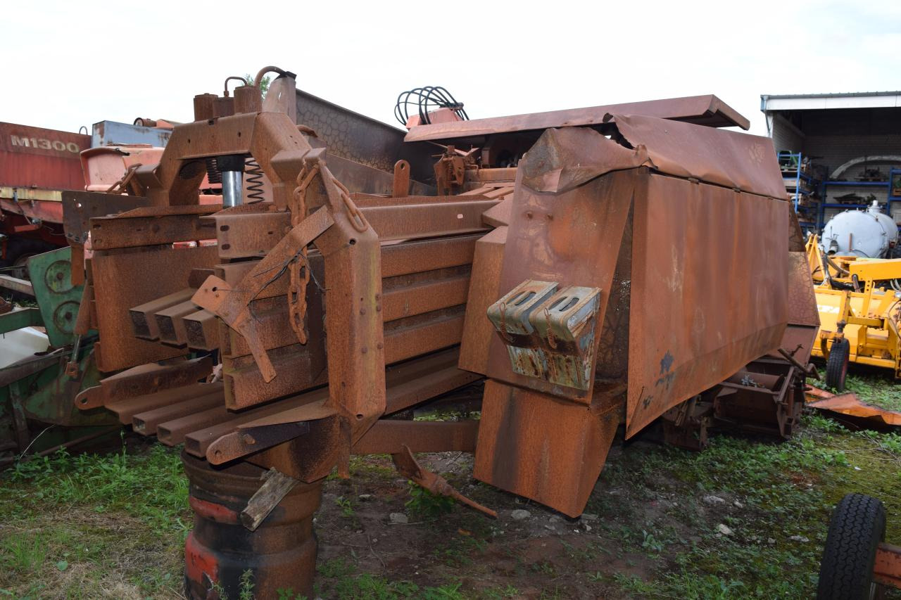 CLAAS Quadrant 1100 *zur Teilevertwertung* - Presse à balles cubiques: photos 3 CLAAS Quadrant 1100 *zur Teilevertwertung* - Presse à balles cubiques: photos 3