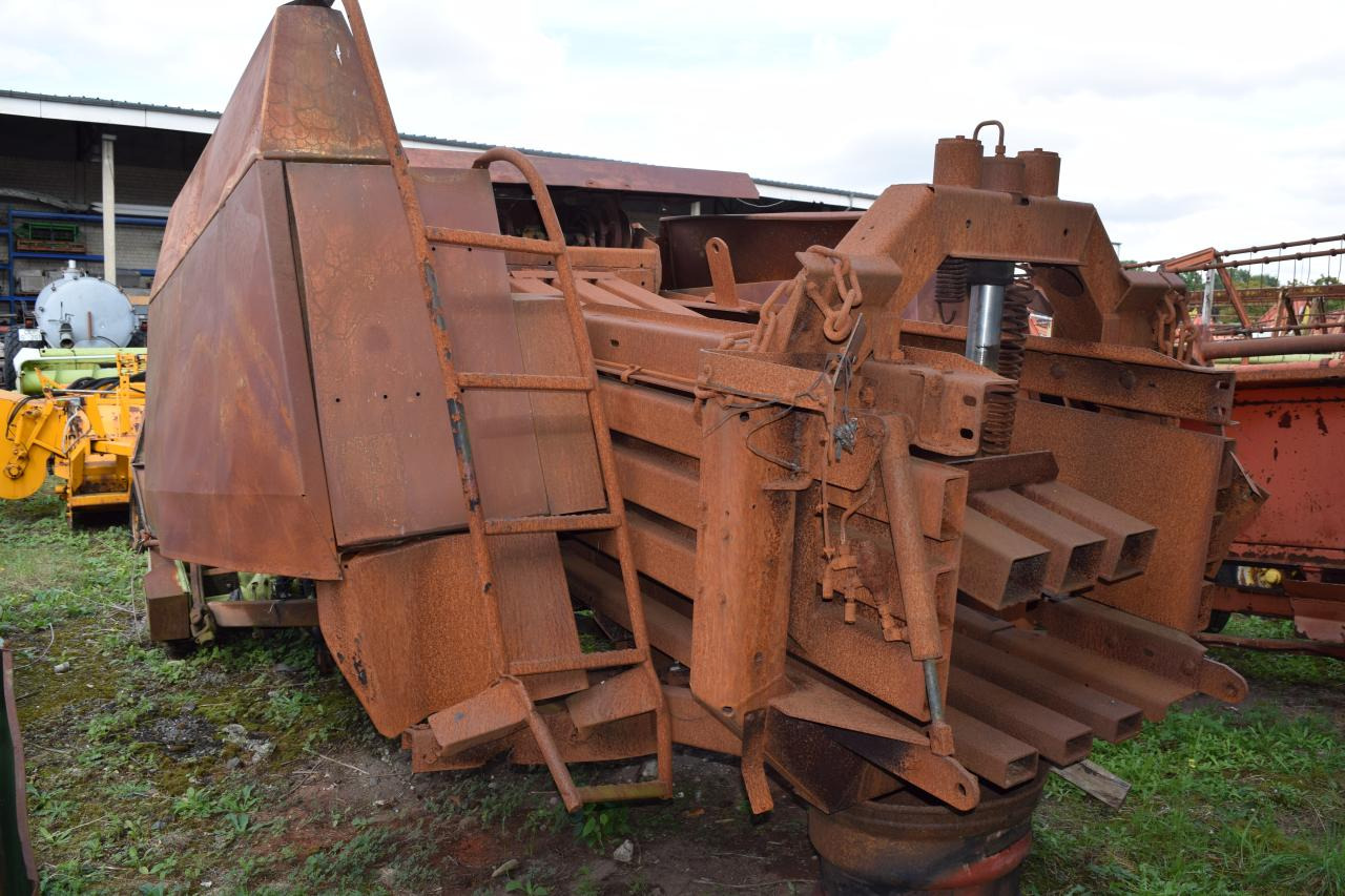 CLAAS Quadrant 1100 *zur Teilevertwertung* - Presse à balles cubiques: photos 4 CLAAS Quadrant 1100 *zur Teilevertwertung* - Presse à balles cubiques: photos 4