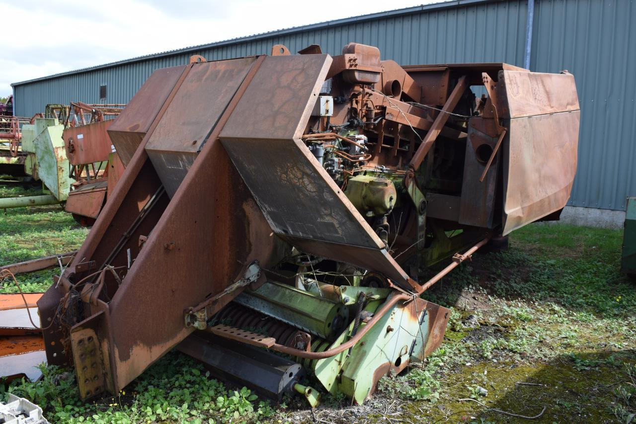 CLAAS Quadrant 1100 *zur Teilevertwertung* - Presse à balles cubiques: photos 1 CLAAS Quadrant 1100 *zur Teilevertwertung* - Presse à balles cubiques: photos 1