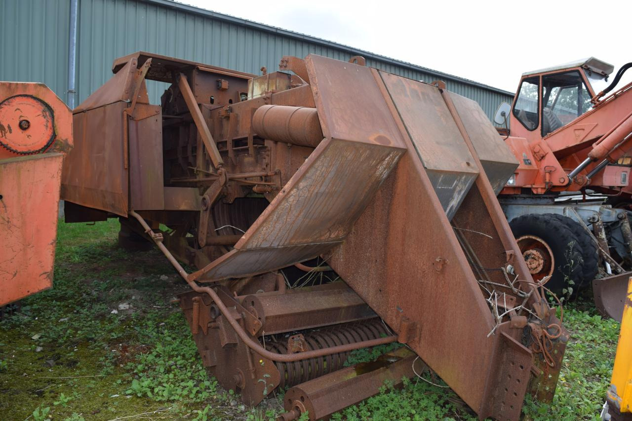 CLAAS Quadrant 1100 *zur Teilevertwertung* - Presse à balles cubiques: photos 2 CLAAS Quadrant 1100 *zur Teilevertwertung* - Presse à balles cubiques: photos 2