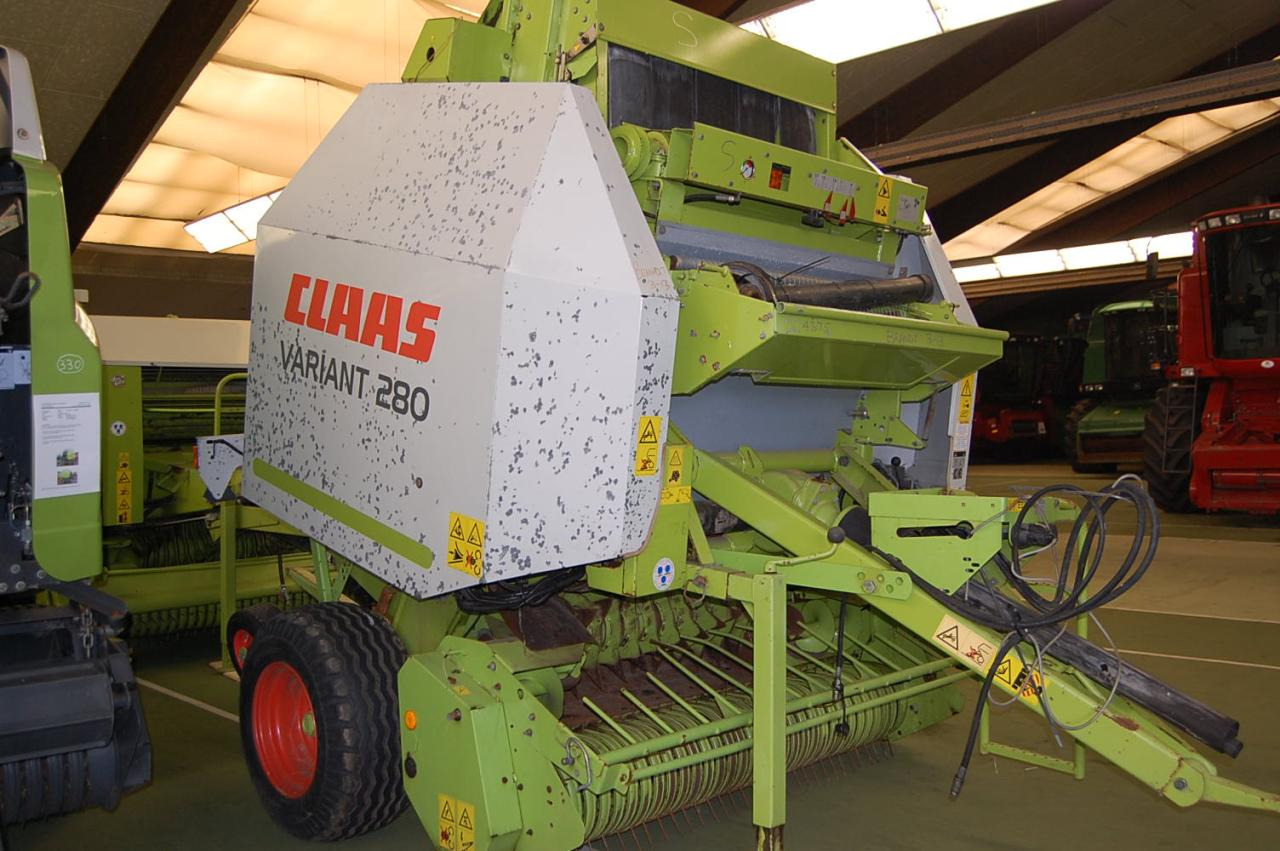 CLAAS Variant 280 - Presse à balles rondes: photos 2 CLAAS Variant 280 - Presse à balles rondes: photos 2