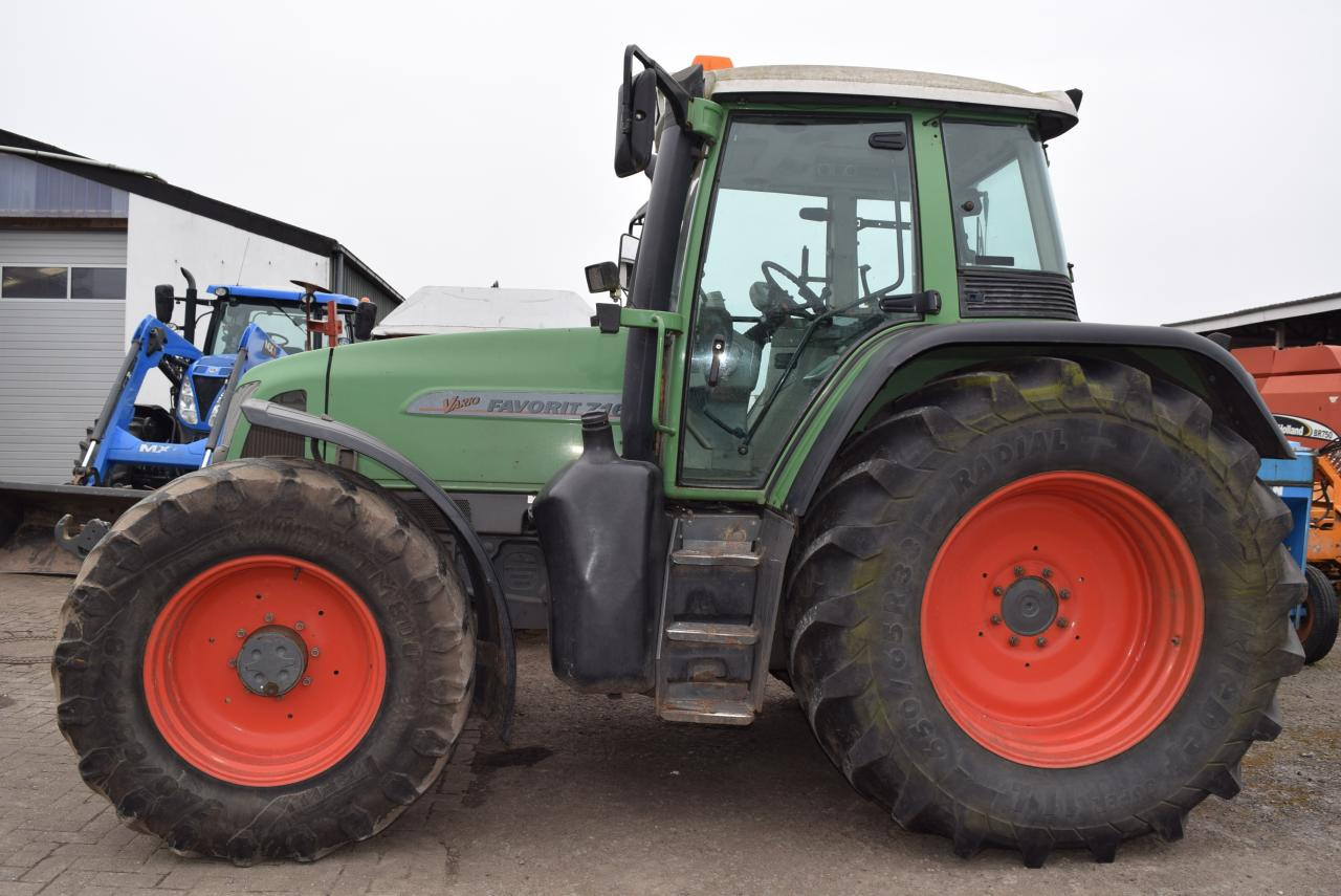 Fendt 716 Vario - Tracteur agricole: photos 1 Fendt 716 Vario - Tracteur agricole: photos 1