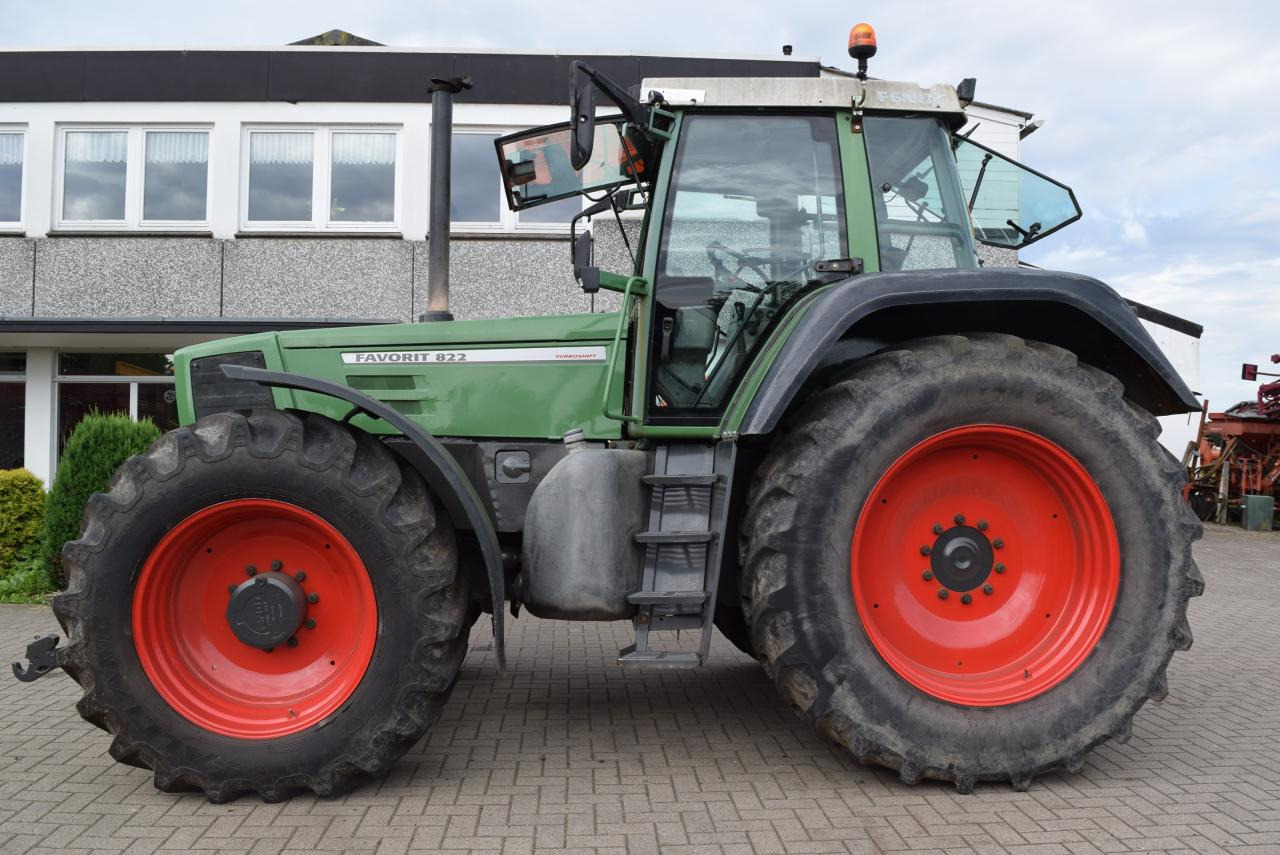 Fendt Favorit 822 - Tracteur agricole: photos 1 Fendt Favorit 822 - Tracteur agricole: photos 1