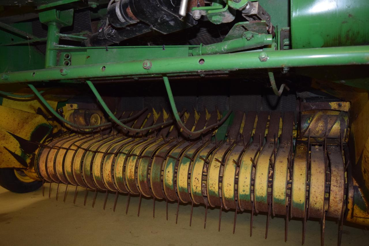 John Deere 580 - Presse à balles rondes: photos 5 John Deere 580 - Presse à balles rondes: photos 5