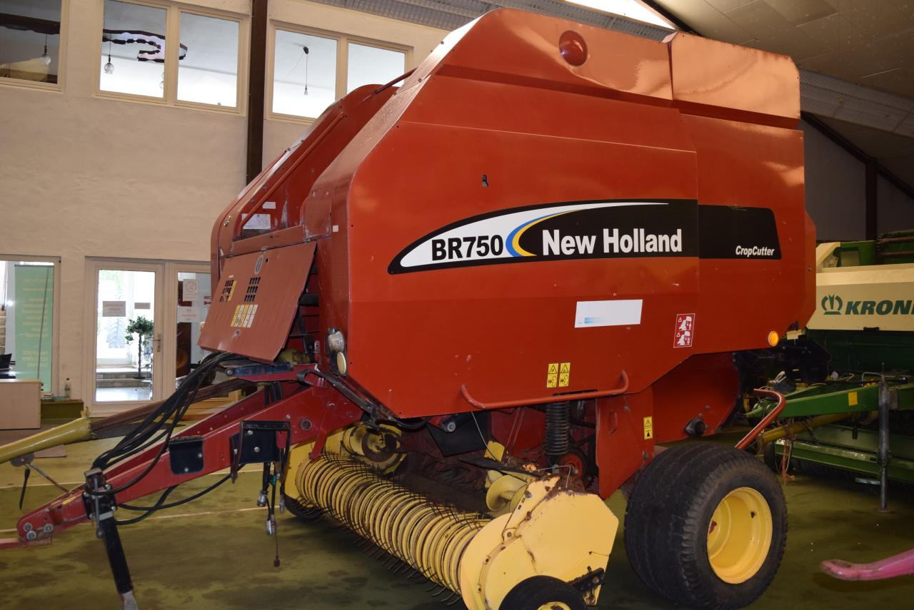 New Holland BR 750 CropCutter - Presse à balles rondes: photos 2 New Holland BR 750 CropCutter - Presse à balles rondes: photos 2