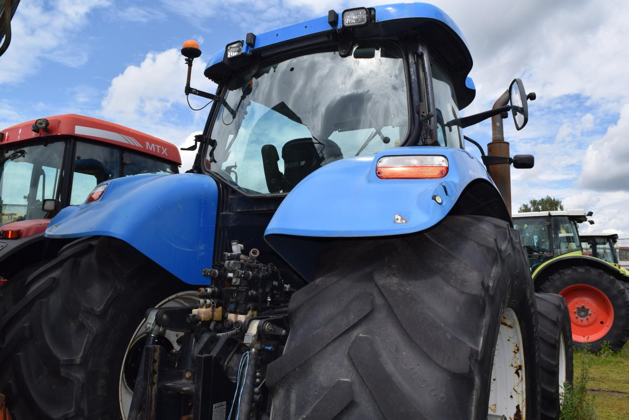 New Holland T 7040 - Tracteur agricole: photos 3 New Holland T 7040 - Tracteur agricole: photos 3