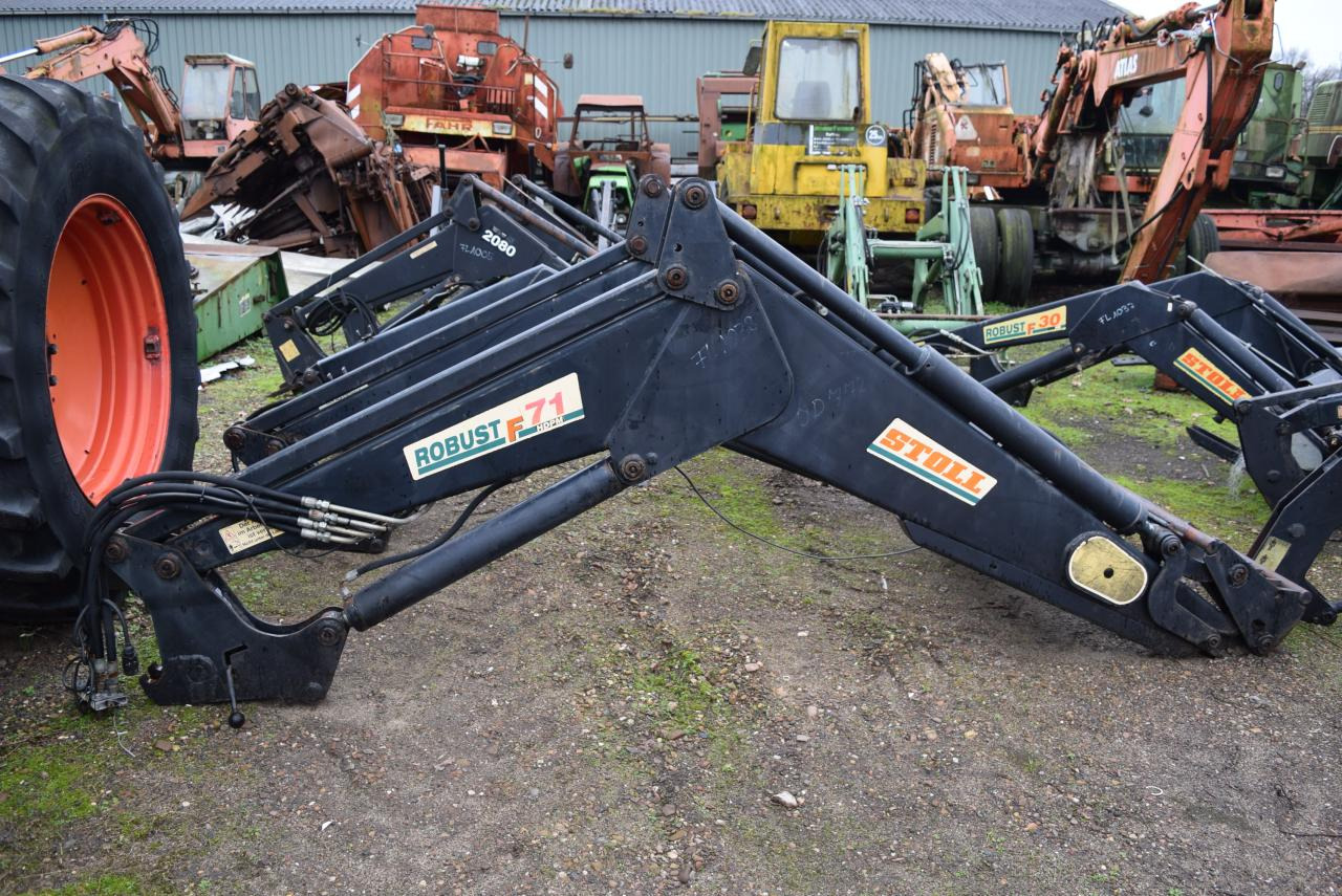 Stoll Robust F71 - Chargeur frontal pour tracteur: photos 1 Stoll Robust F71 - Chargeur frontal pour tracteur: photos 1