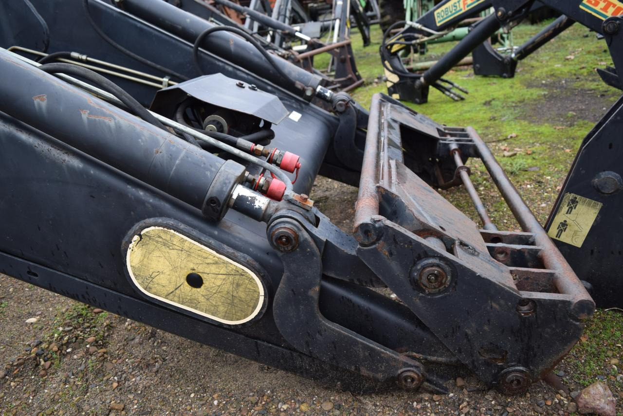 Stoll Robust F71 - Chargeur frontal pour tracteur: photos 3 Stoll Robust F71 - Chargeur frontal pour tracteur: photos 3
