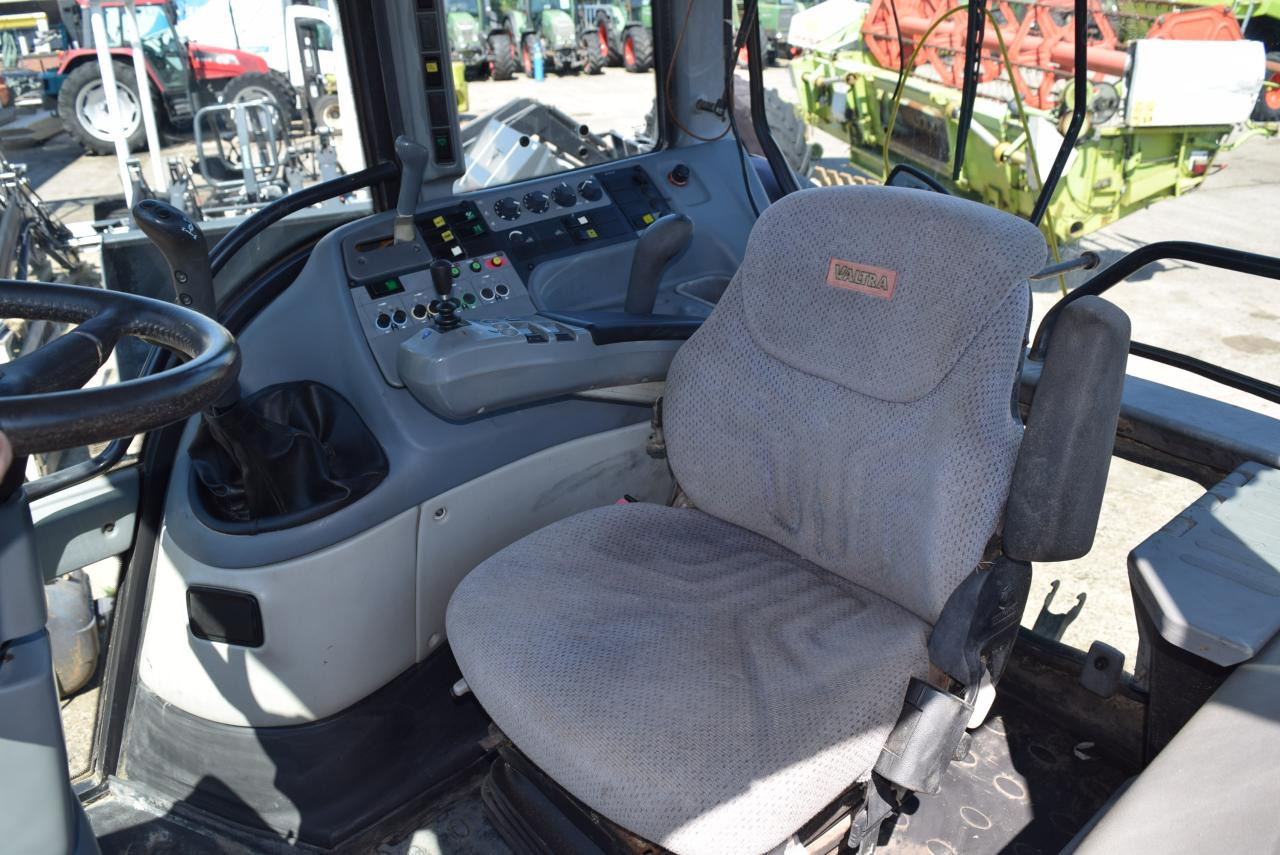 Tracteur agricole Valtra T120: photos 8 Tracteur agricole Valtra T120: photos 8