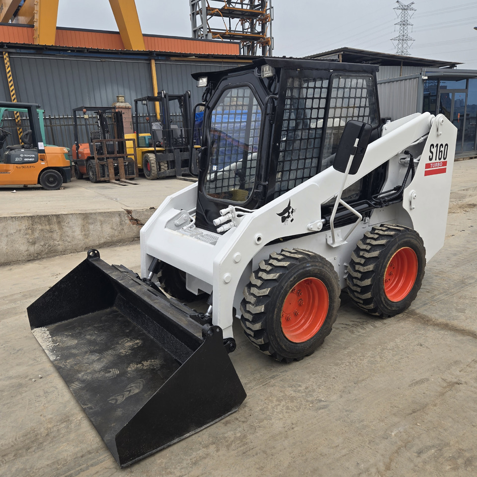 BOBCAT S160 - Mini chargeuse: photos 1 BOBCAT S160 - Mini chargeuse: photos 1