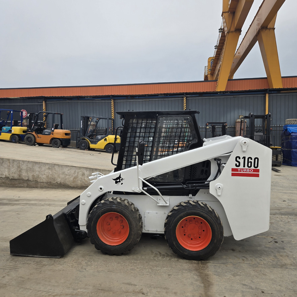 BOBCAT S160 - Mini chargeuse: photos 2 BOBCAT S160 - Mini chargeuse: photos 2